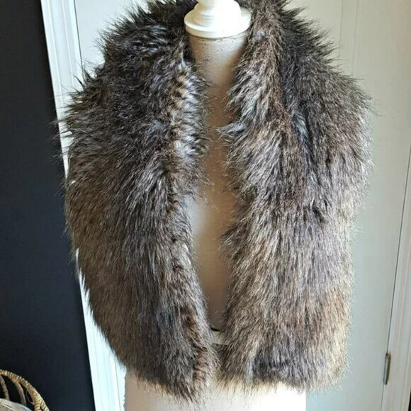 NWOT! ANN TAYLOR FAUX FUR SCARF - Picture 3 of 3